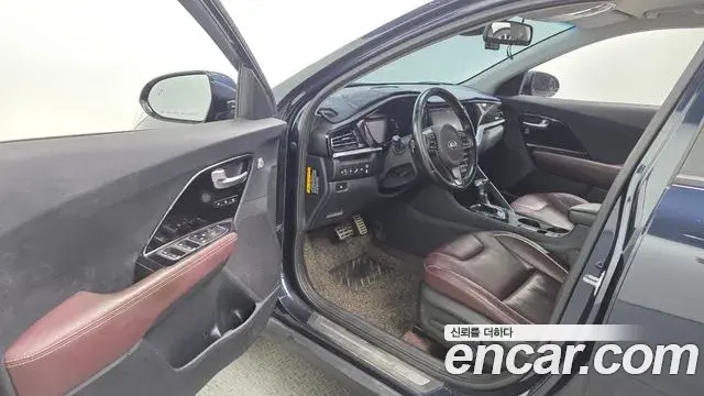 Kia Niro 2019 — Фото 10/20