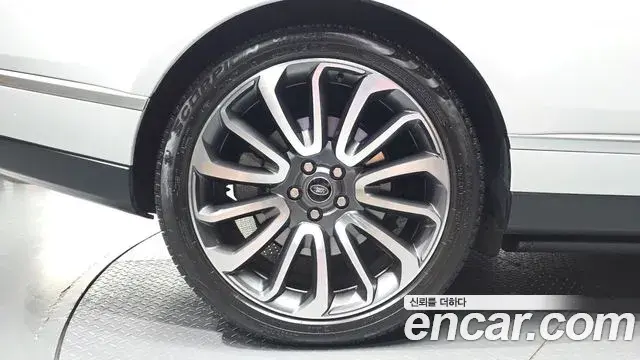 Land Rover Range Rover 2021 — Photo 21/34