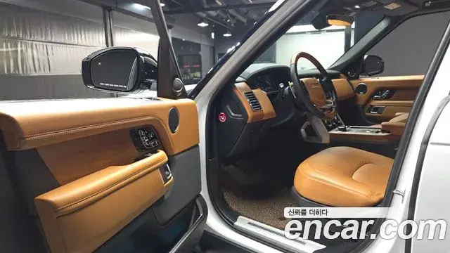 Land Rover Range Rover 2021 — Photo 31/34