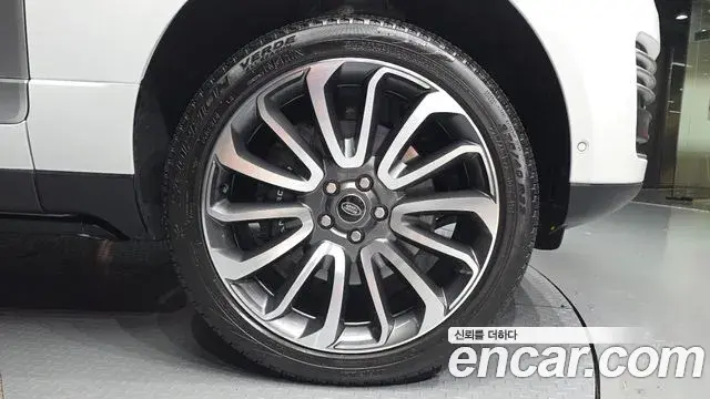 Land Rover Range Rover 2021 — Photo 7/34