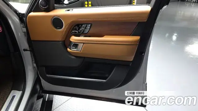 Land Rover Range Rover 2021 — Photo 27/34