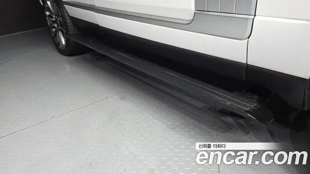 Land Rover Range Rover 2021 — Photo 18/34