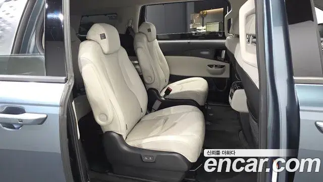 Kia Carnival 2021 — Фото 12/20