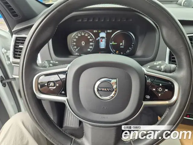 Volvo XC90 2021 — Фото 8/20