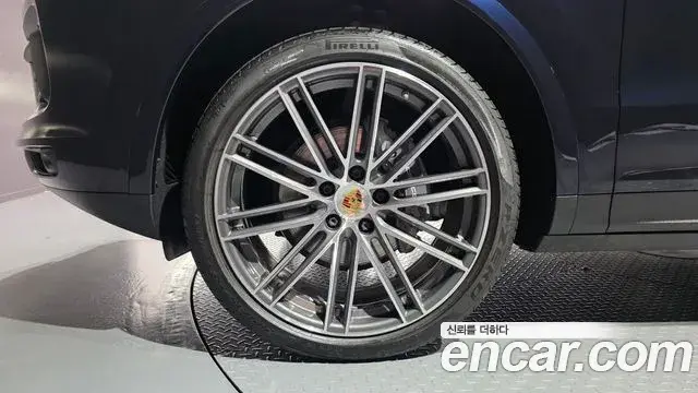 Porsche Cayenne 2020 — Фото 4/20