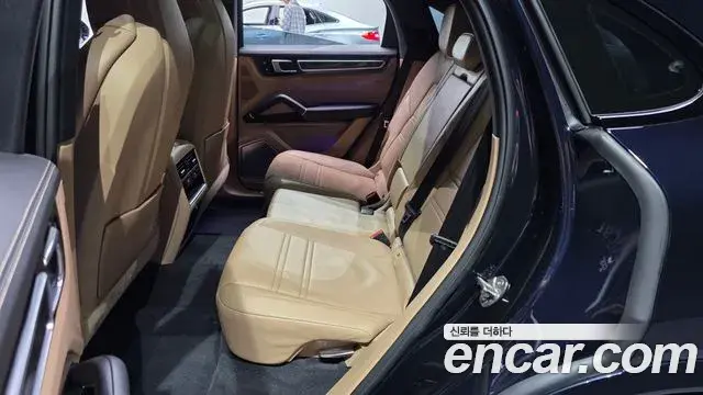 Porsche Cayenne 2020 — Фото 10/20