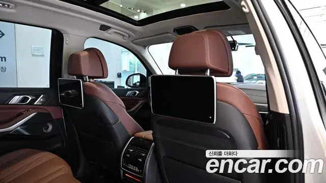BMW X7 2021 — Фото 19/20