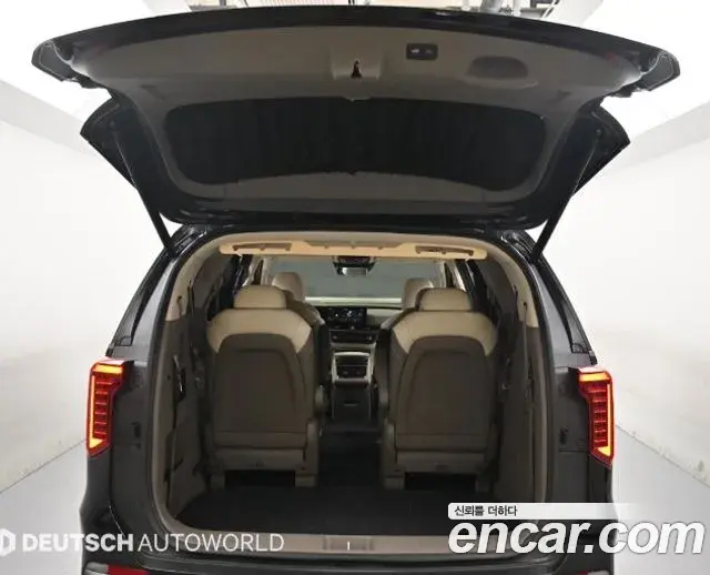 Kia Carnival 2024 — Photo 18/20
