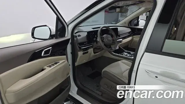 Kia Carnival 2024 — ფოტო 27/31