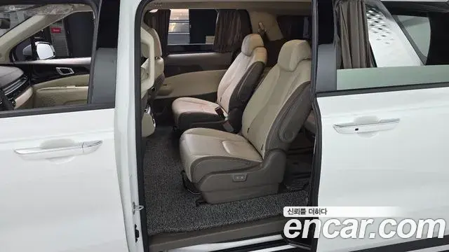 Kia Carnival 2024 — ფოტო 6/31