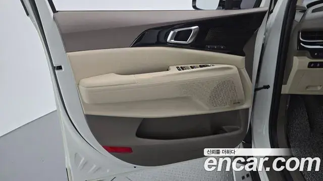 Kia Carnival 2024 — ფოტო 1/31