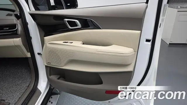 Kia Carnival 2024 — ფოტო 24/31