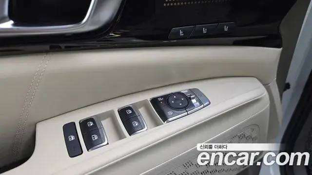 Kia Carnival 2024 — ფოტო 25/31