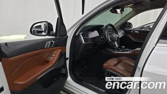 BMW X7 2021 — Photo 8/20