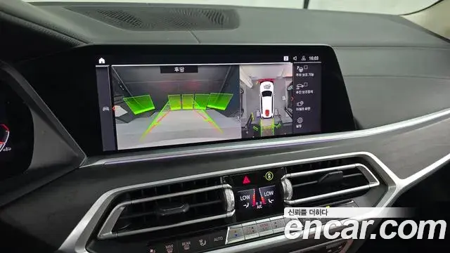 BMW X7 2021 — Photo 14/20