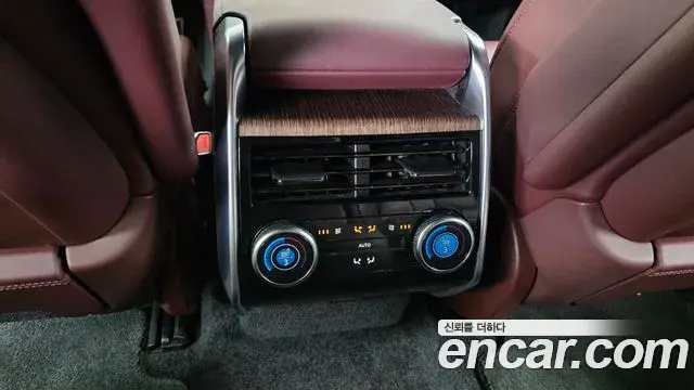 Land Rover Range Rover 2023 — Фото 19/20