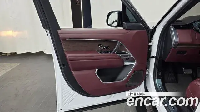 Land Rover Range Rover 2023 — ფოტო 10/38