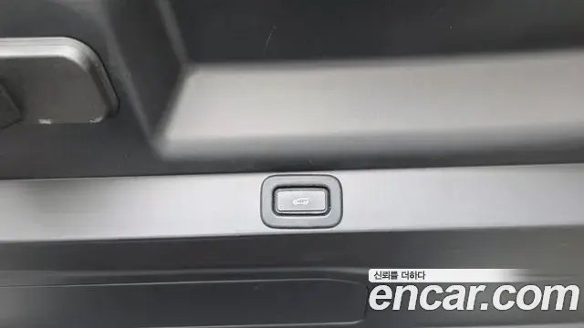 Land Rover Range Rover 2023 — ფოტო 33/38