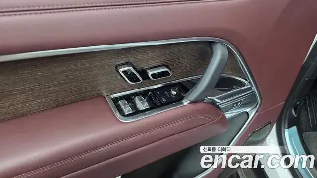 Land Rover Range Rover 2023 — ფოტო 28/38