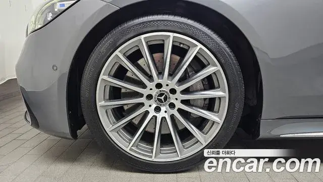 Mercedes-Benz S-Class 2022 — Photo 5/20