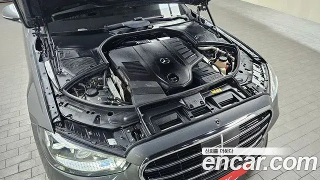 Mercedes-Benz S-Class 2022 — Photo 6/20