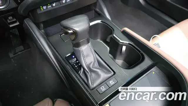 Lexus ES300h 2023 — ფოტო 21/36
