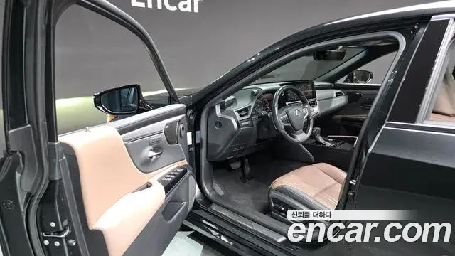 Lexus ES300h 2023 — ფოტო 8/36