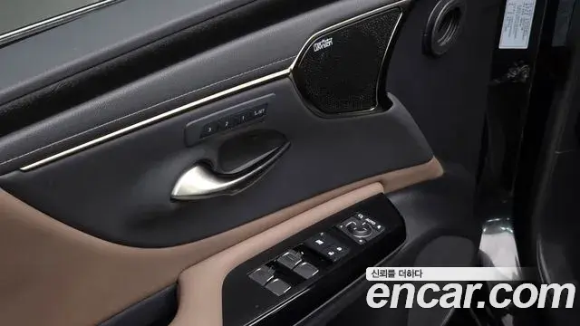 Lexus ES300h 2023 — ფოტო 19/36