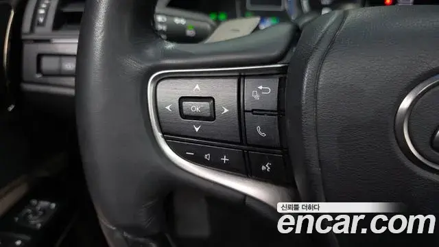 Lexus ES300h 2023 — ფოტო 4/36