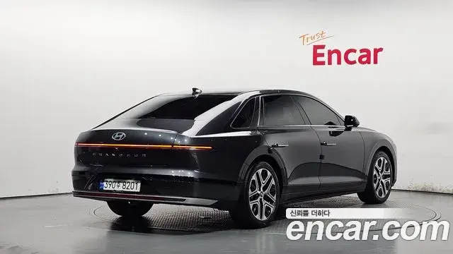 Hyundai Grandeur 2023 — Фото 1/20