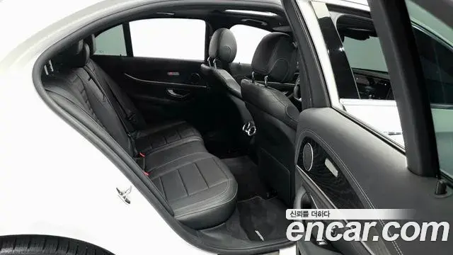 Mercedes-Benz E-Class 2021 — Фото 12/20