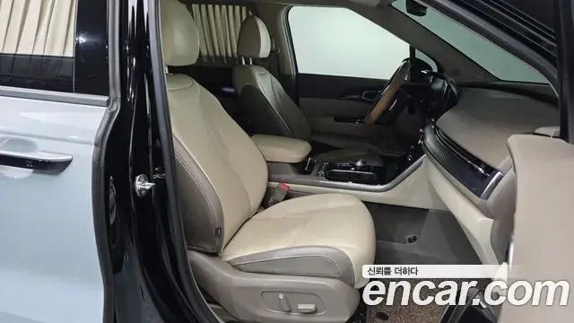 Kia Carnival 2021 — Photo 11/20