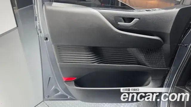 Hyundai Staria 2025 — ფოტო 6/30