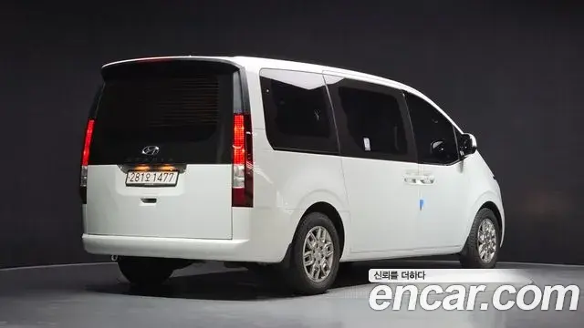 Hyundai Staria 2023 — Photo 2/20