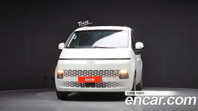 Hyundai Staria 2023 — Photo 3/20