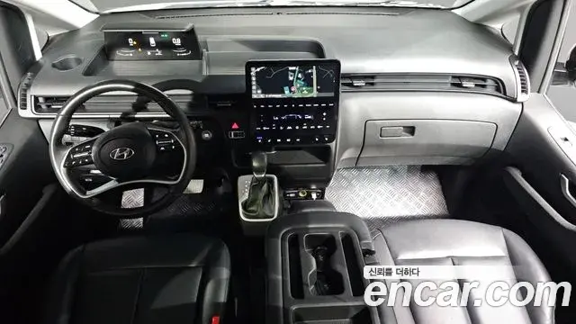 Hyundai Staria 2023 — Photo 7/20