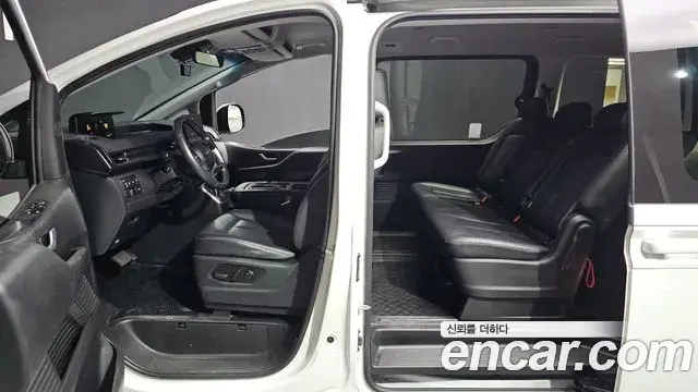 Hyundai Staria 2023 — Photo 18/20