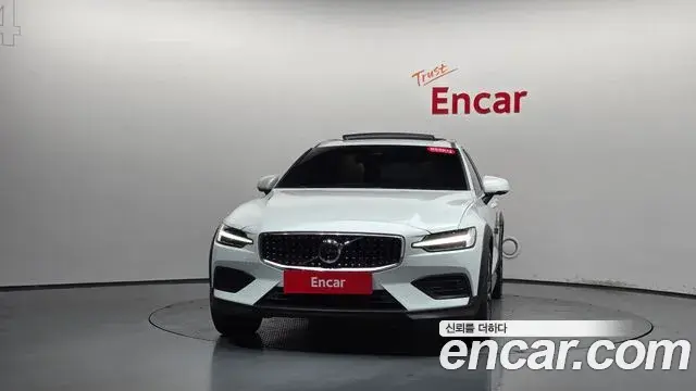 Volvo V60 Cross Country 2024 — Şəkil 13/35