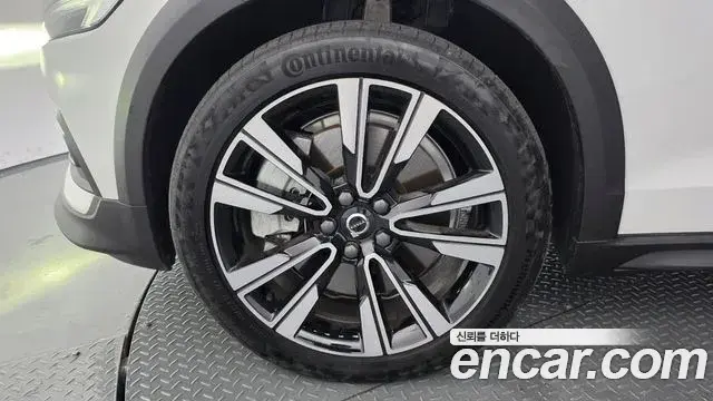 Volvo V60 Cross Country 2024 — Şəkil 17/35