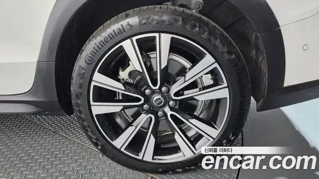 Volvo V60 Cross Country 2024 — Şəkil 32/35