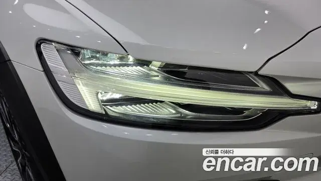 Volvo V60 Cross Country 2024 — Şəkil 30/35