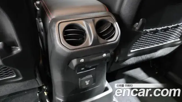 Jeep Wrangler 2025 — Photo 19/20