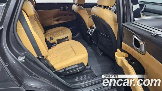 Kia Sorento 2023 — Фото 11/20