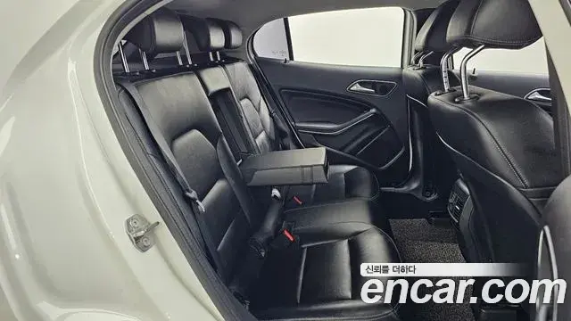 Mercedes-Benz GLA-Class 2019 — Фото 12/20