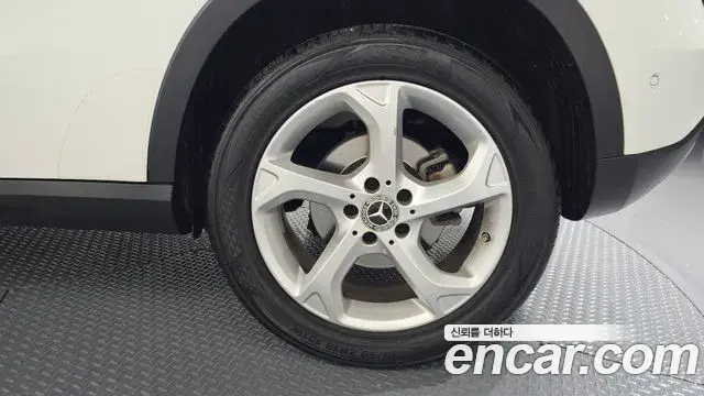 Mercedes-Benz GLA-Class 2019 — Şəkil 8/31