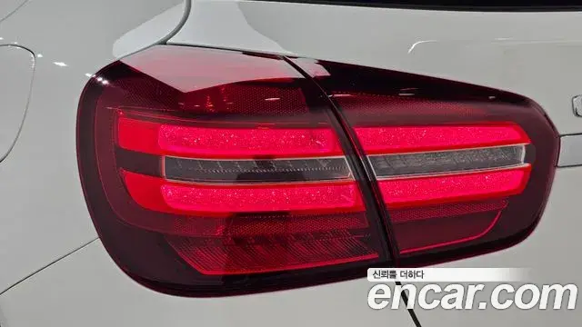Mercedes-Benz GLA-Class 2019 — Şəkil 23/31