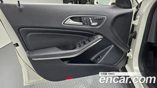 Mercedes-Benz GLA-Class 2019 — Şəkil 1/31