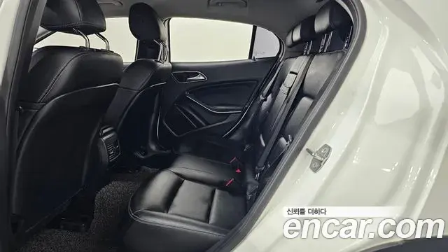 Mercedes-Benz GLA-Class 2019 — Şəkil 15/31