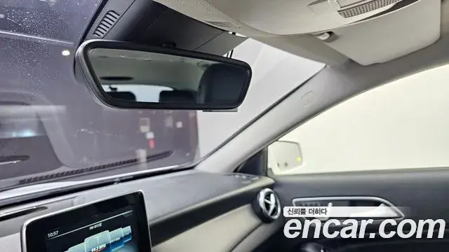 Mercedes-Benz GLA-Class 2019 — Şəkil 18/31
