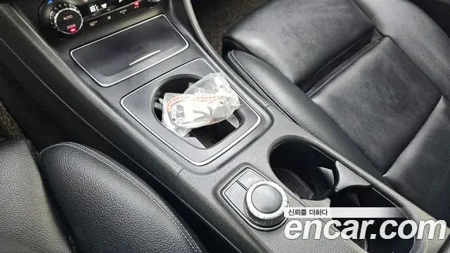 Mercedes-Benz GLA-Class 2019 — Şəkil 20/31